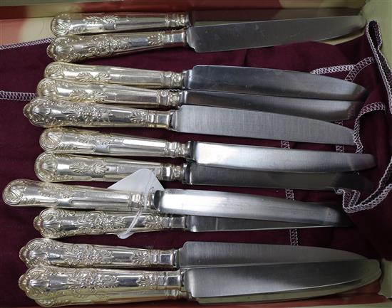 Twelve silver handled table knives, Kings & Queens pattern (7+5).